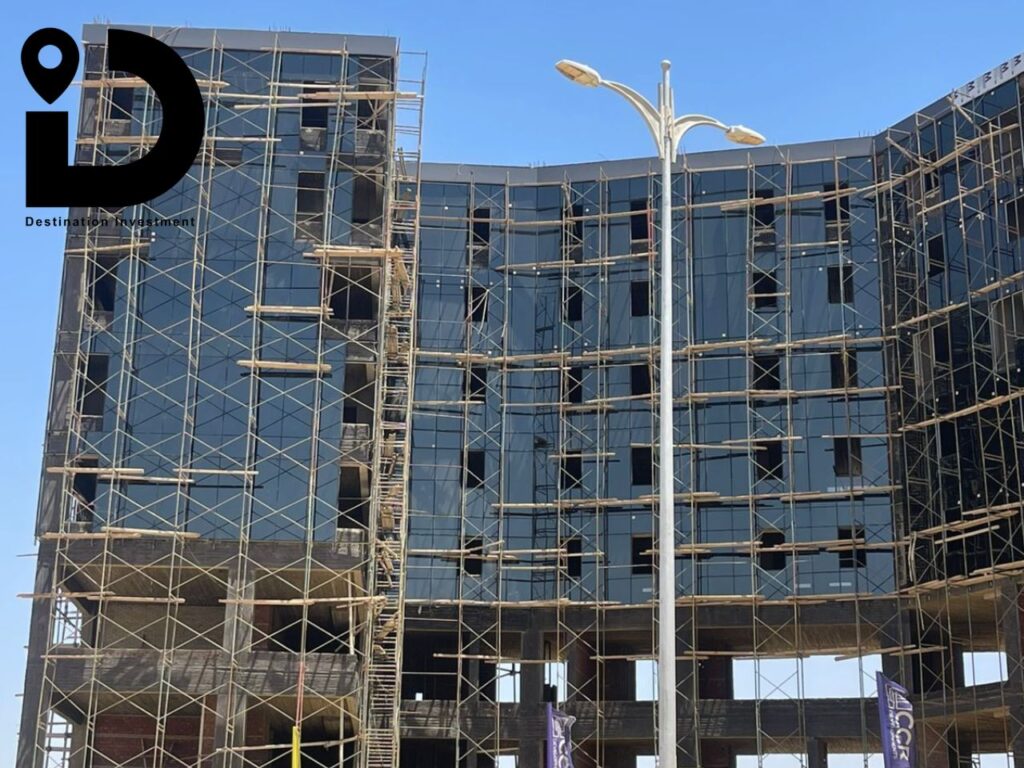 تصميمات معمارية متقدمة في مشروع Mall Front Gate من CCR Developments