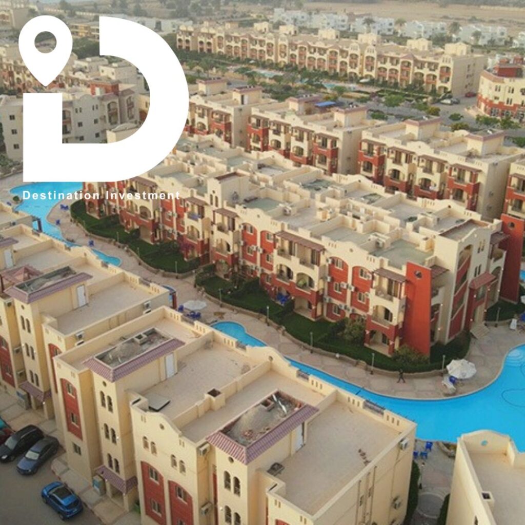 مدخل مشروع Mini Egypt من Lasirena Group بتصميم مستوحى من معالم مصر السياحية
