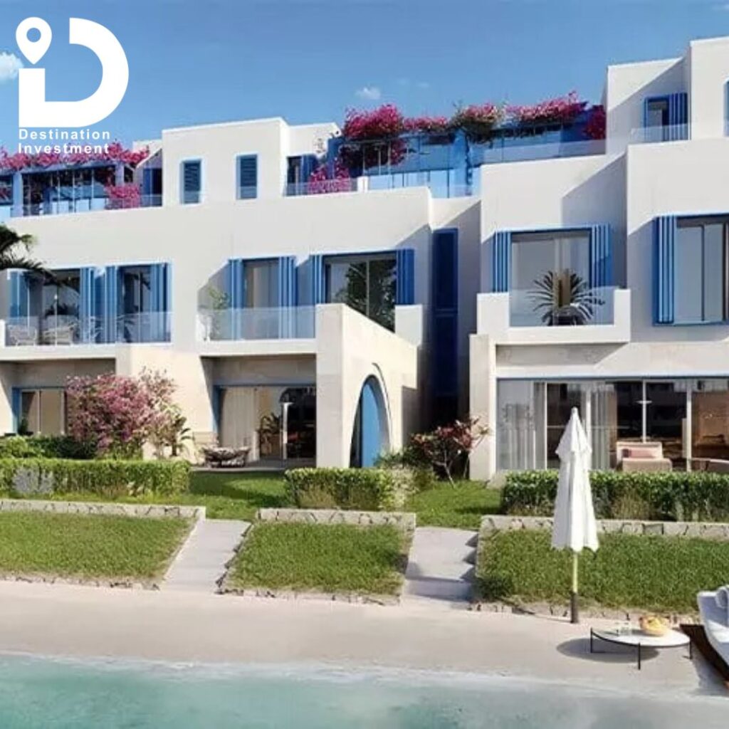 منتجع Naia Bay مع مساحات خضراء وبسينات متعددة.