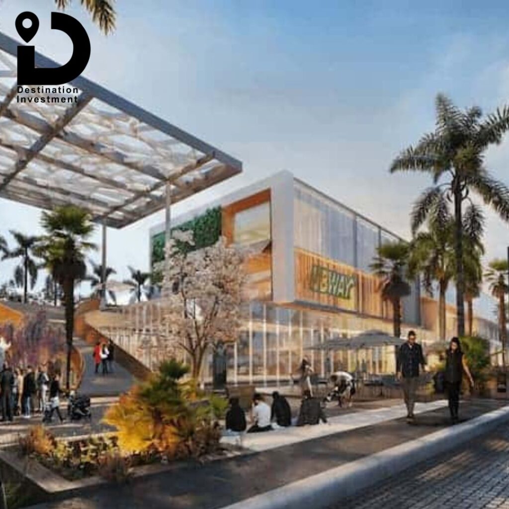 ممشى مفتوح مع كافيهات ومطاعم في Entrada Avenue.